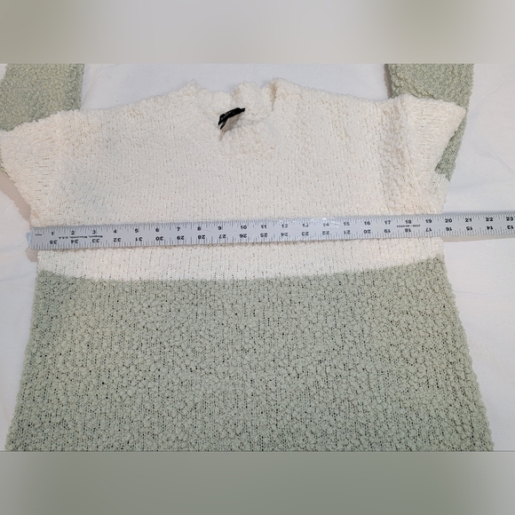 BOBEAU Size Small High Low Long Sleeve Colorblock Sweater in Ivory and S… - Picture 4 of 11